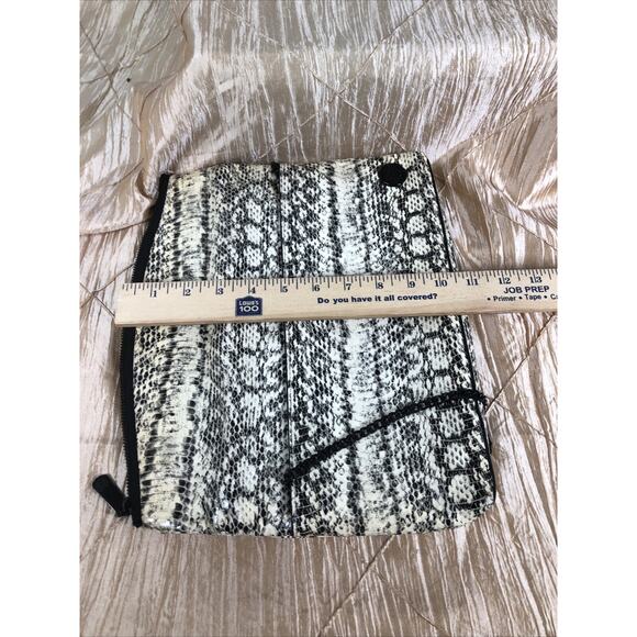 VINCE CAMUTO Leather Fold-Over Convertible Clutch Bag w/chain Strap Mob Wife - Picture 7 of 8